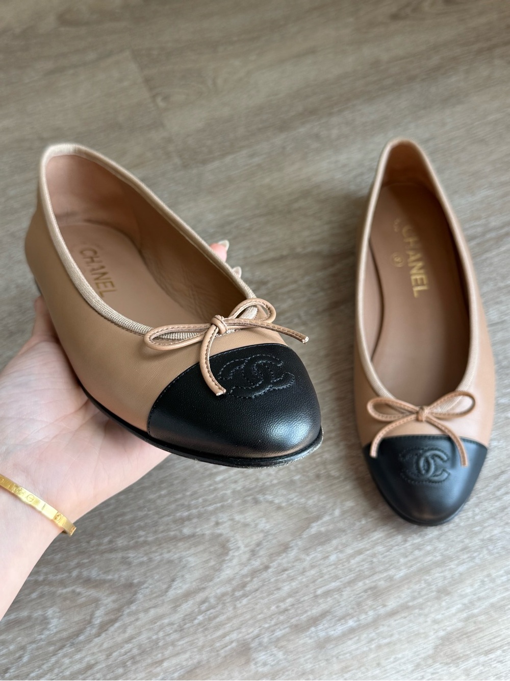 CHANEL 23B Lambskin Dark Beige and Black Leather Cap-Toe Ballet Flats Size 38 - Picture 4 of 12